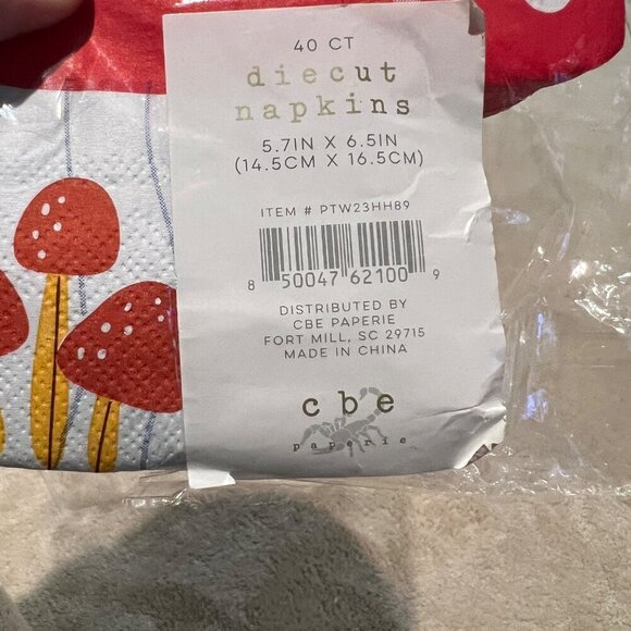 40 count Red Mushroom Shaped Luncheon Decoupage Napkins-Christmas Decoupage Napk - Picture 2 of 3